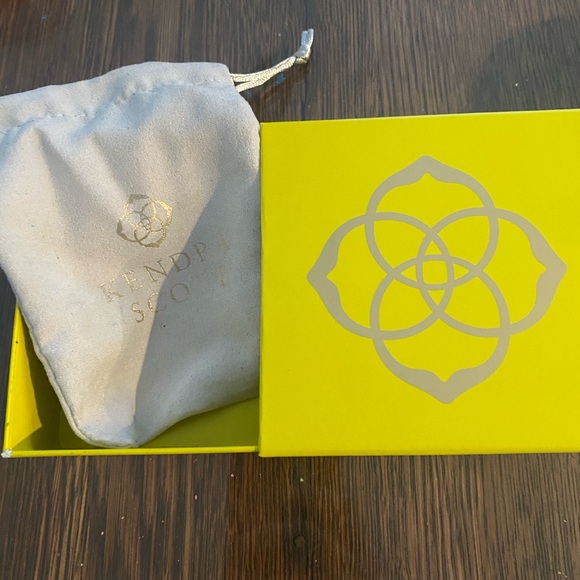 Kendra Scott Accessories - Kendra Scott Cream Jewelry Pouch with Yellow box